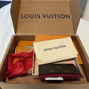 Louis Vuitton card holder -Original gift & mail box - Perfect gift!!